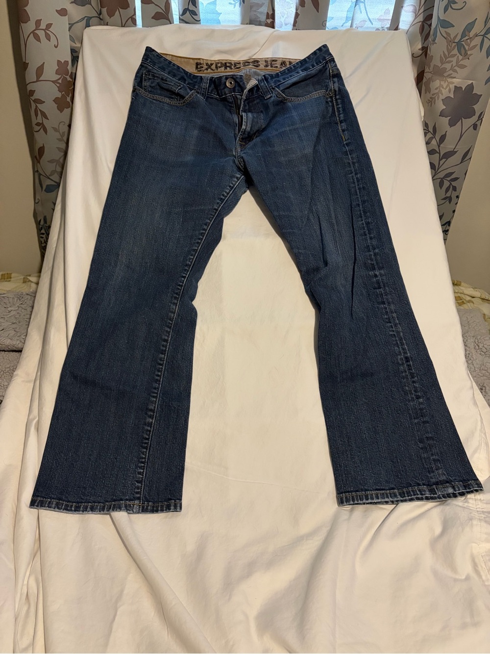 Express Relaxed Leg Jeans in Dark Blue Denim